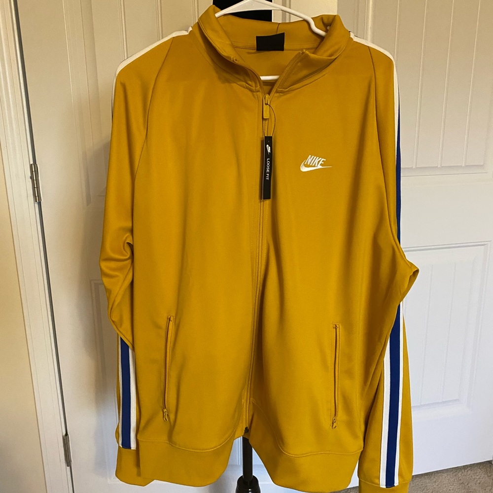 Nike Tracksuit——- Jacket size XL and pants XXL